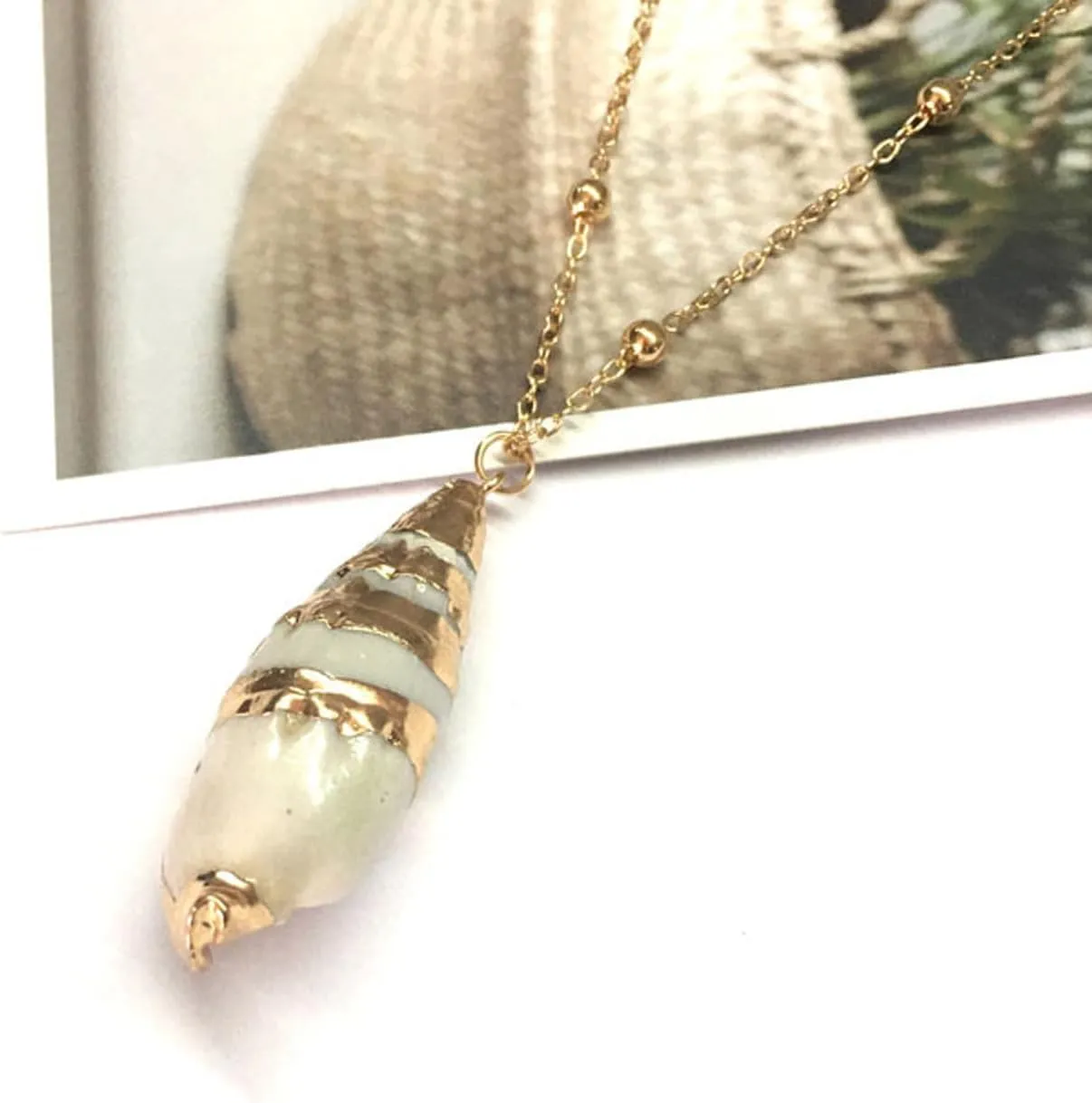 5Pcs Natural Scallop Conch Seashell Necklace Inlaid with Gold Rimmed Sea Shell Necklace Adjustable Seashell Jewelry Gifts for Women