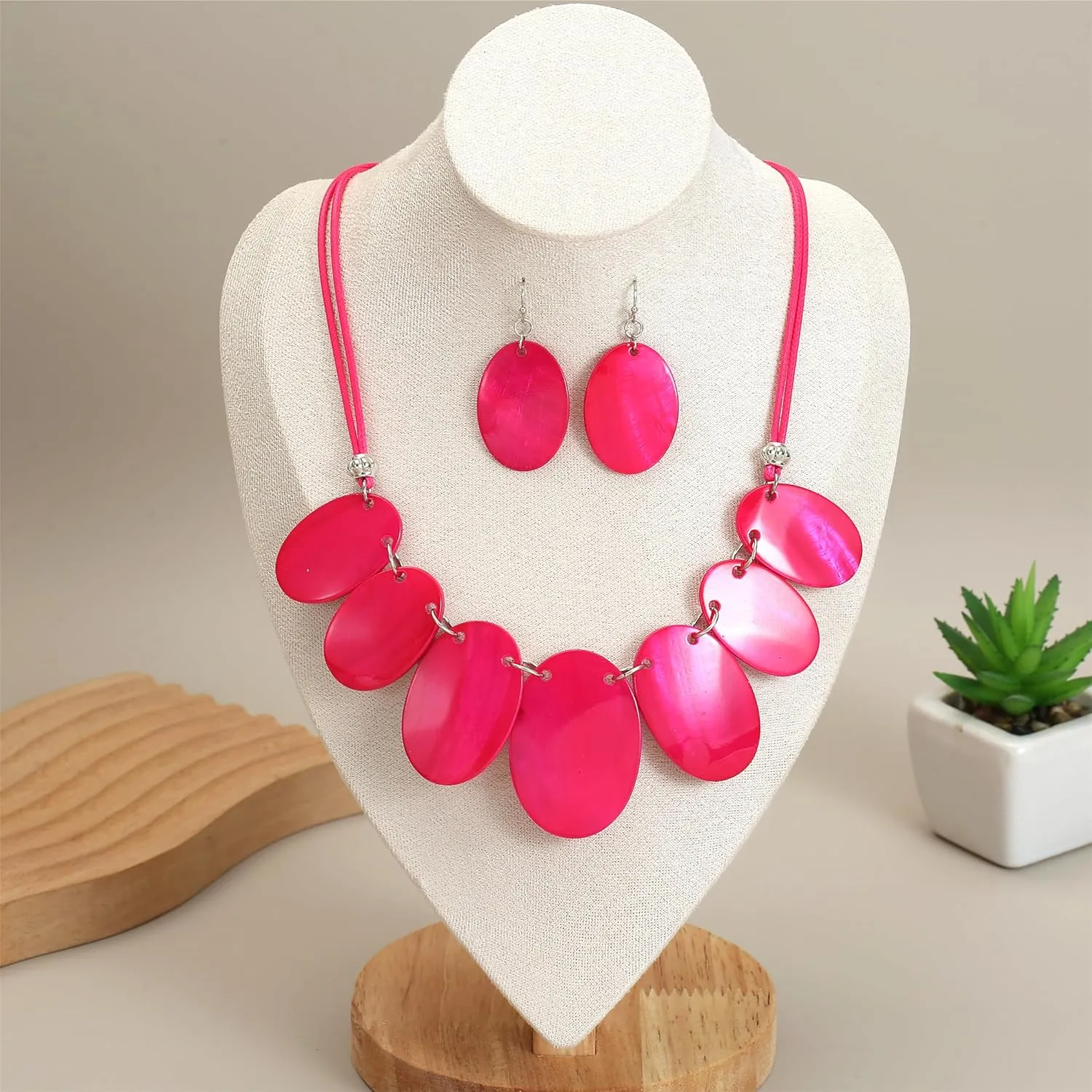 Big Oval Chunky Statement Necklaces Set for Women Fashion Western Boho Colorful Shell Choker Necklace and Earrings Set for Holiday Costume Jewelry Gifts