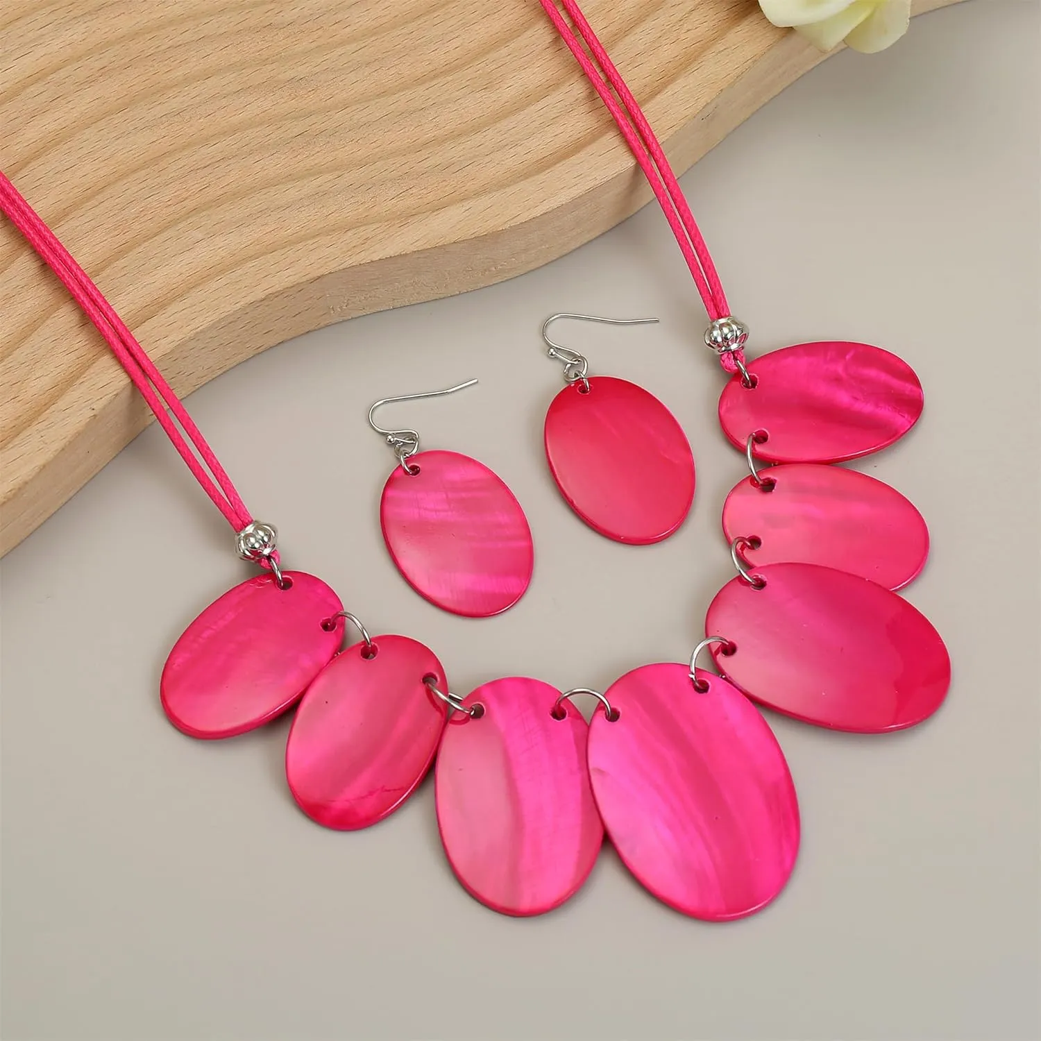 Big Oval Chunky Statement Necklaces Set for Women Fashion Western Boho Colorful Shell Choker Necklace and Earrings Set for Holiday Costume Jewelry Gifts