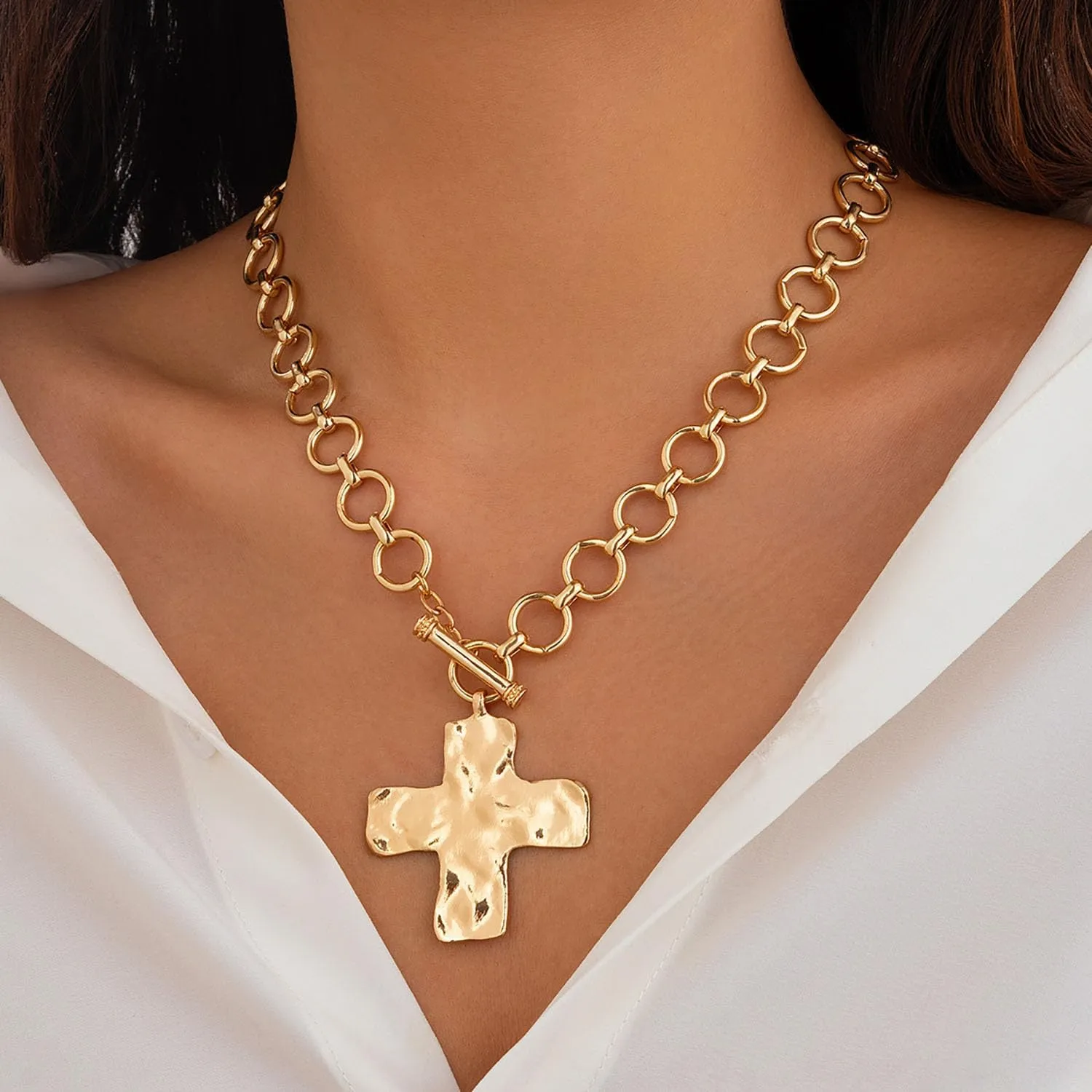 Cross Necklace for Wome 18K Gold Plated Cross Pendant Necklace Dainty Rhinestone Cross Necklace Tiny Gold Cross Necklaces Cross Choker Necklace Chunky Cross Necklace Gold Jewelry for Women