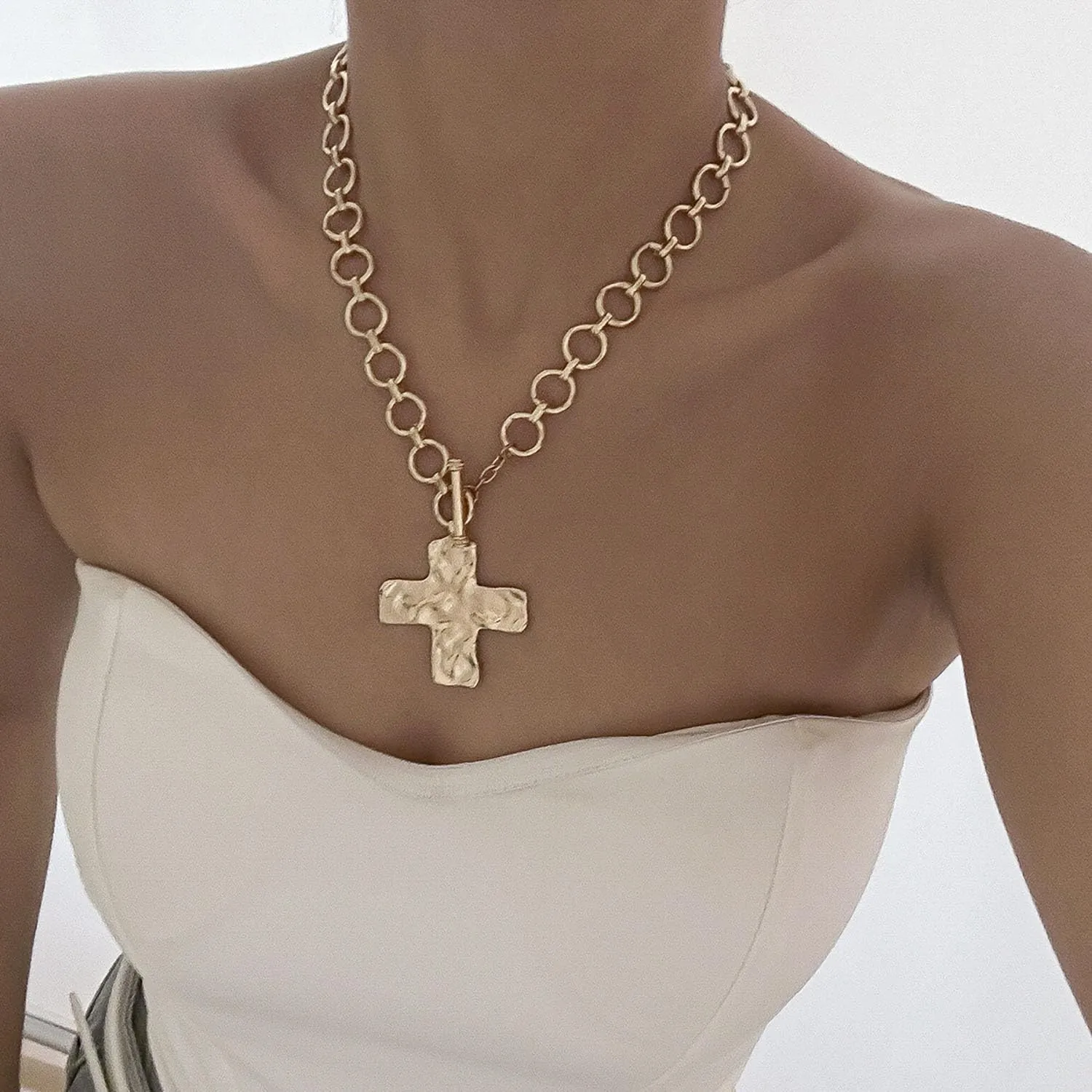 Cross Necklace for Wome 18K Gold Plated Cross Pendant Necklace Dainty Rhinestone Cross Necklace Tiny Gold Cross Necklaces Cross Choker Necklace Chunky Cross Necklace Gold Jewelry for Women