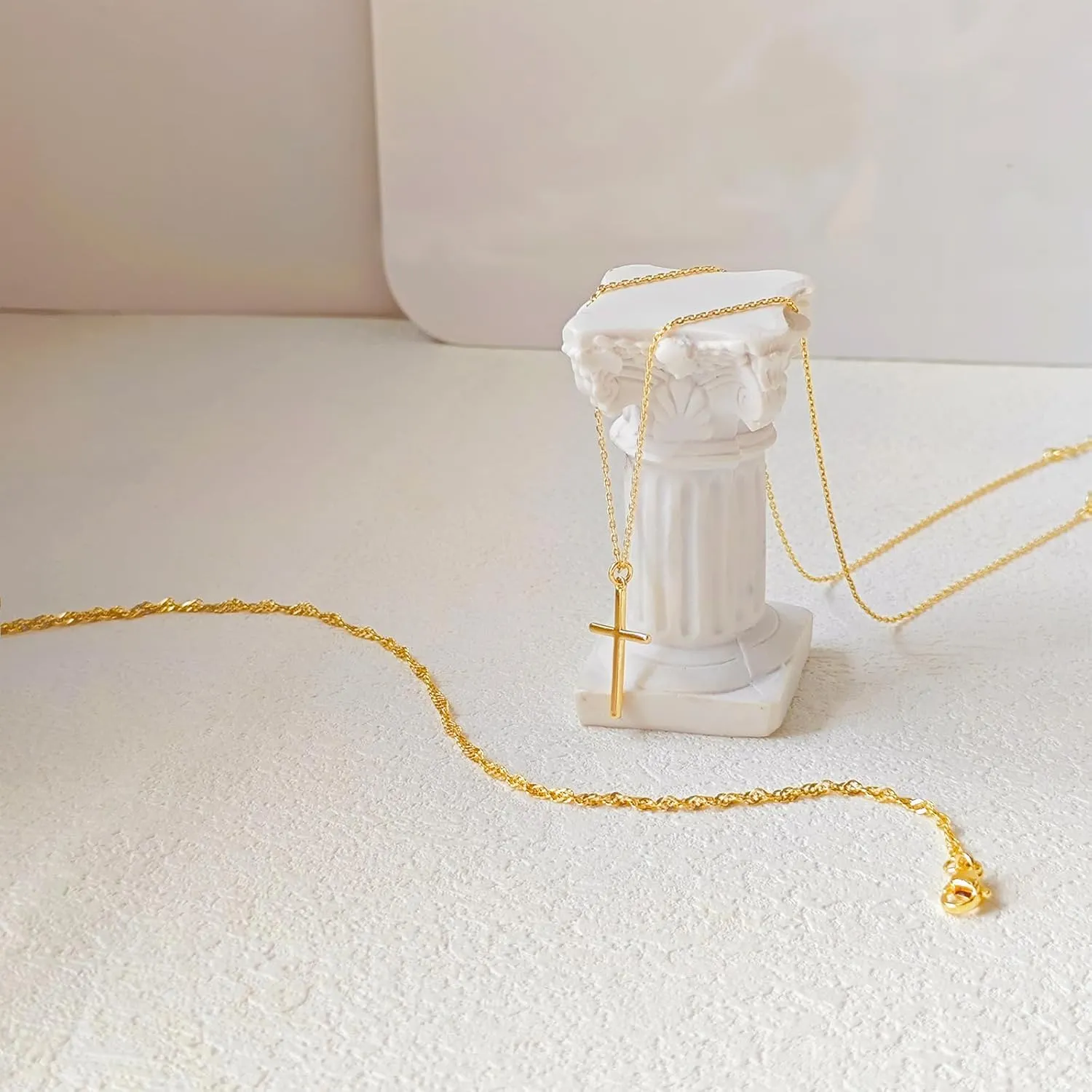 Cross Necklace for Women Gold/Silver Plated Layered Dainty Cross Chain Trendy Choker Satellite Charm Small Crucifix Pendant Gold/Silver Necklace Stackable Hypoallergenic Delicate Gift for Women