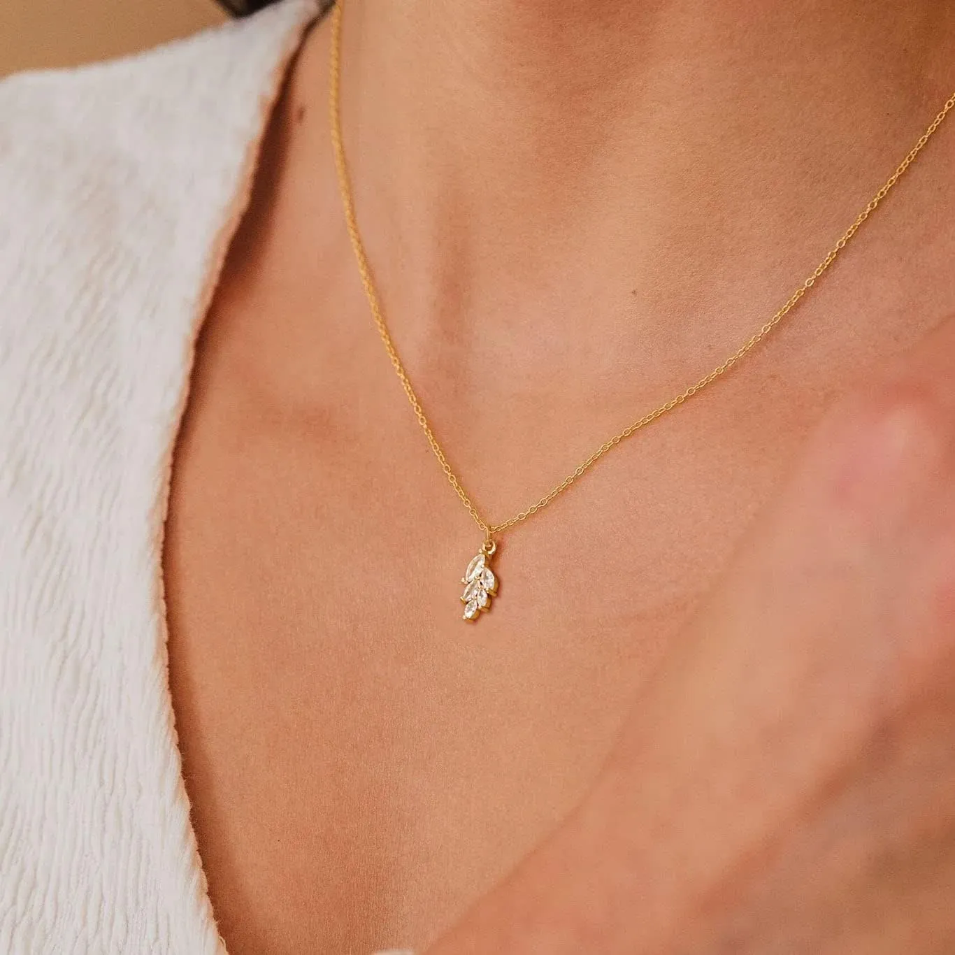 Diamond Pendant Necklace for Women 14K Gold Plated Leaf Tiny CZ Leaves Flower Pinecone Pendant Necklace Simple Shiny Necklaces Delicate Everyday Jewelry Necklaces Gift for Bridesmaid Brides