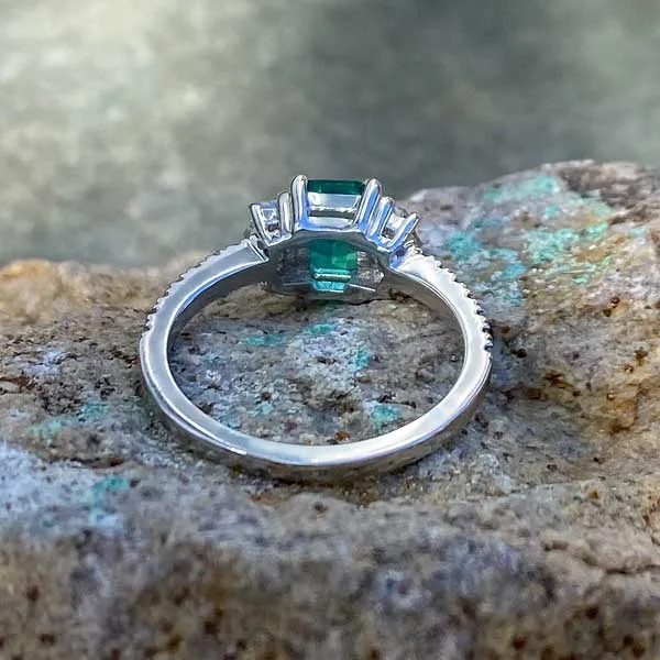 Emerald & Diamond Ring, 0.98ct.