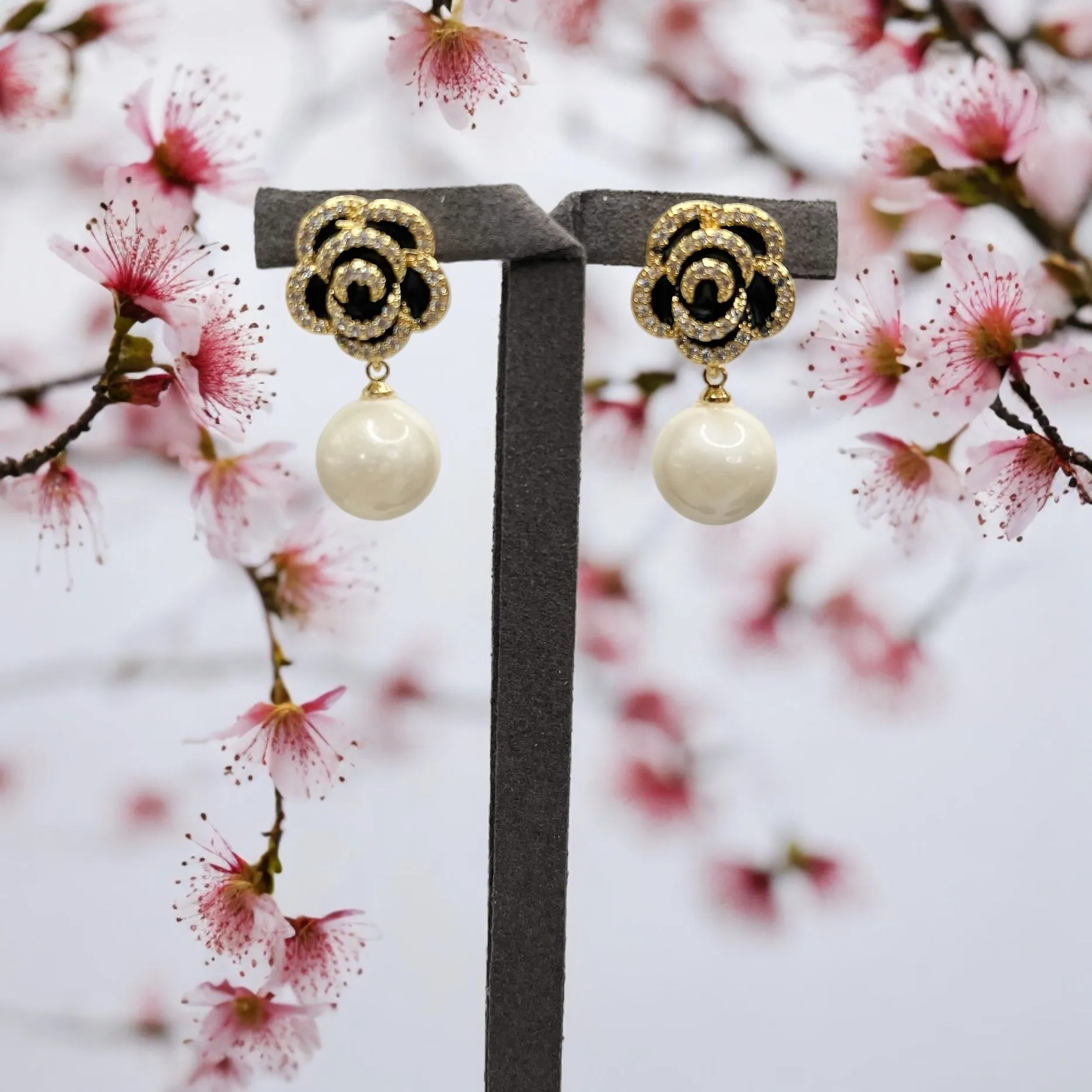 FLOWER SOUTH SEA PEARL EARRINGS
