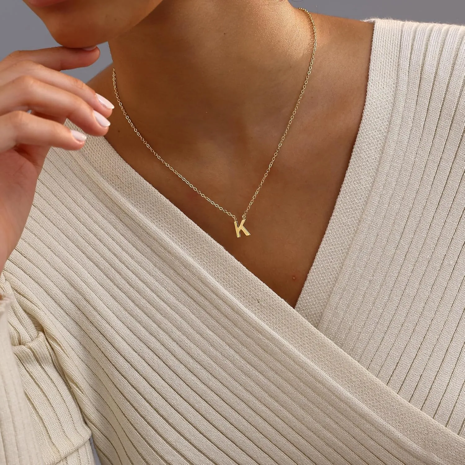Initial Necklaces for Women, 14k Gold Plated Dainty Gold Letter Necklace Tiny Initial Pendant Necklace Cute Letter Name Choker Necklaces for Women Simple Gold Jewelry for Women Gifts