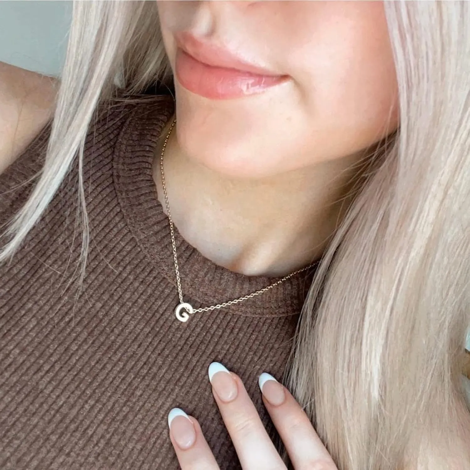 Initial Necklaces for Women, 14k Gold Plated Dainty Gold Letter Necklace Tiny Initial Pendant Necklace Cute Letter Name Choker Necklaces for Women Simple Gold Jewelry for Women Gifts