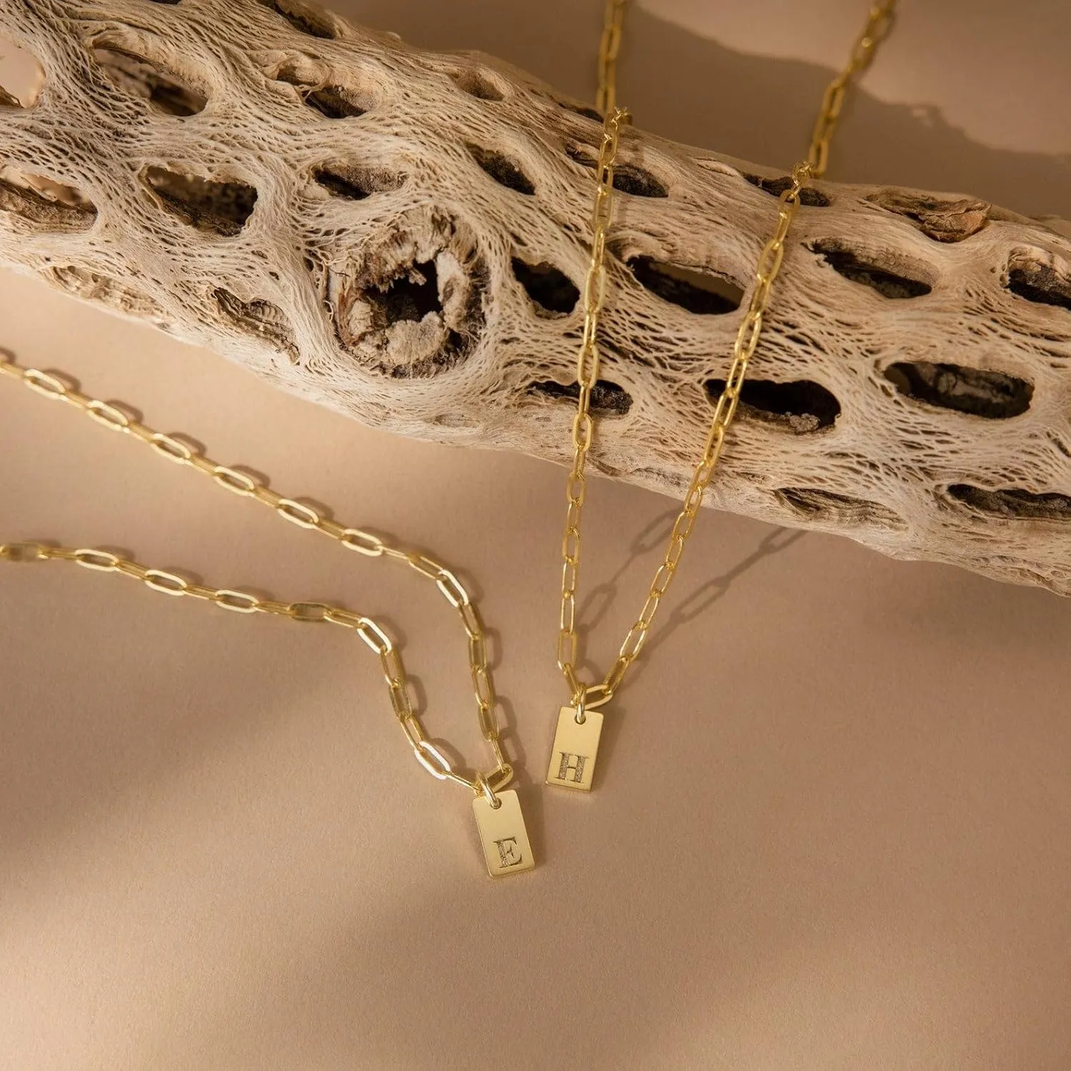Initial Necklaces for Women, Dainty Gold Letter Necklace 14K Gold Plated Paperclip Chain Necklace Initial Pendant Cute Gold Name Necklace Simple Gold Choker Necklaces Trendy Gold Jewelry