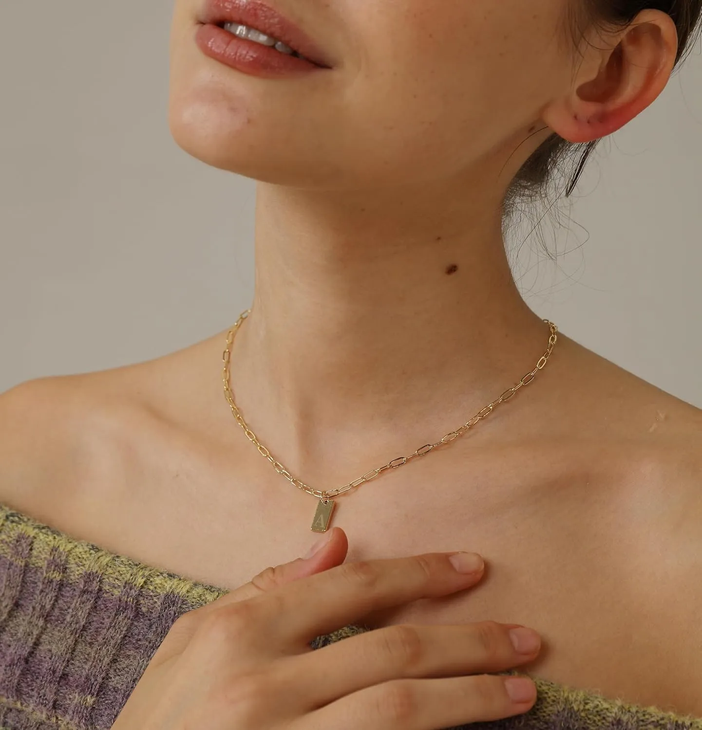Initial Necklaces for Women, Dainty Gold Letter Necklace 14K Gold Plated Paperclip Chain Necklace Initial Pendant Cute Gold Name Necklace Simple Gold Choker Necklaces Trendy Gold Jewelry