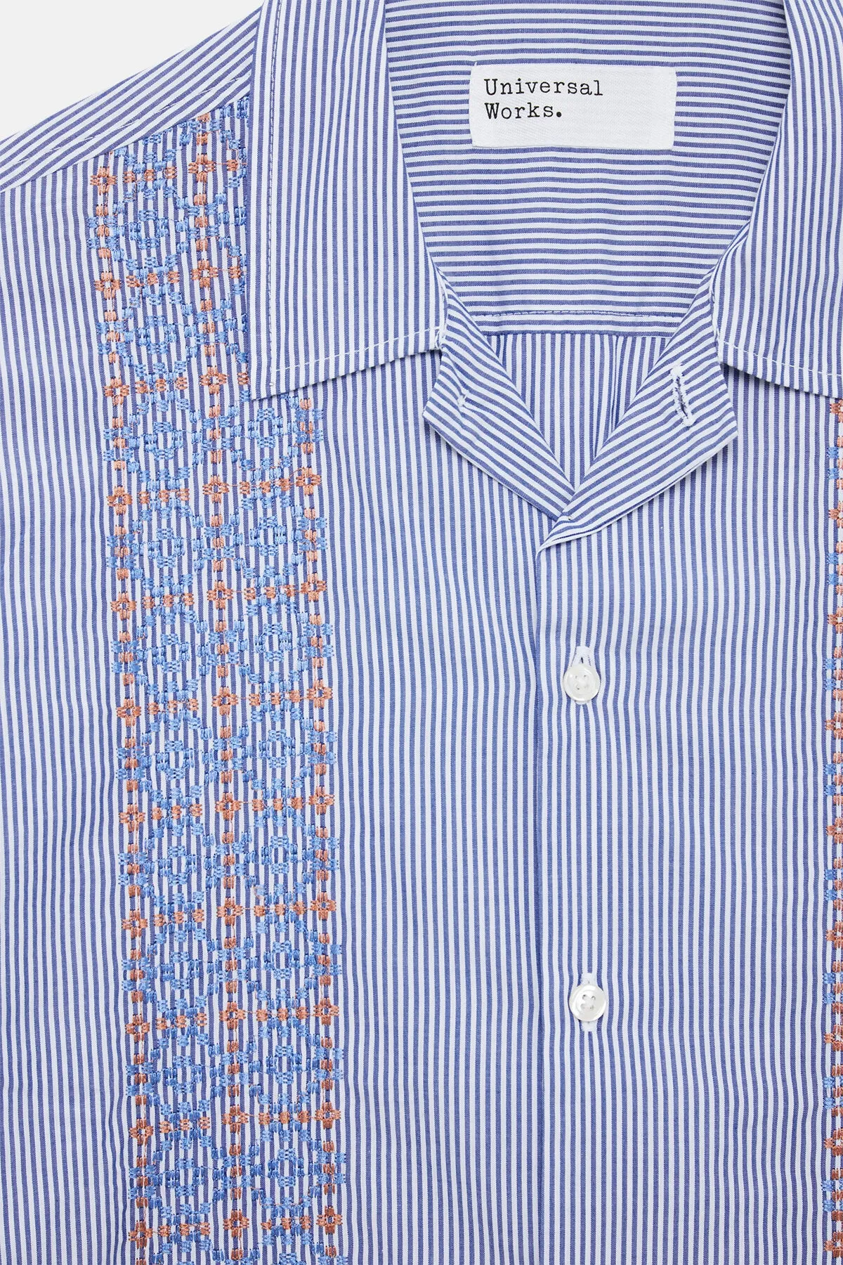 Long-sleeved shirt with embroidery