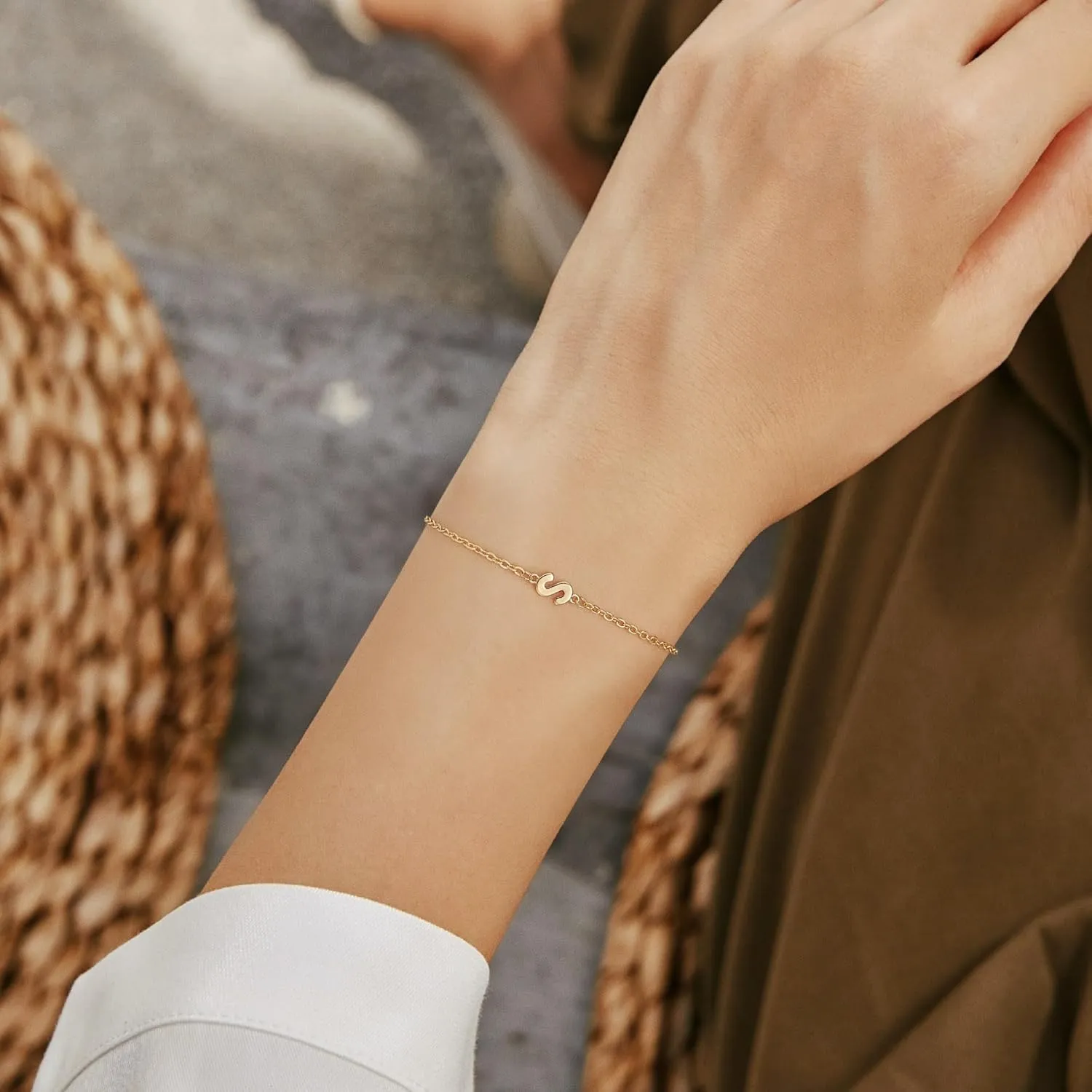 Turandoss Gold Initial Bracelets for Girls Women Jewelry Gifts - 18k Gold/Silver Plated Letter Initial Bracelet Dainty Gold Bracelets for Women Initial Bracelets for Teen Girls Gifts Trendy Stuff